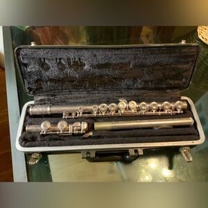 Vintage Bundy by Selmer Flute in original case. Made in USA.